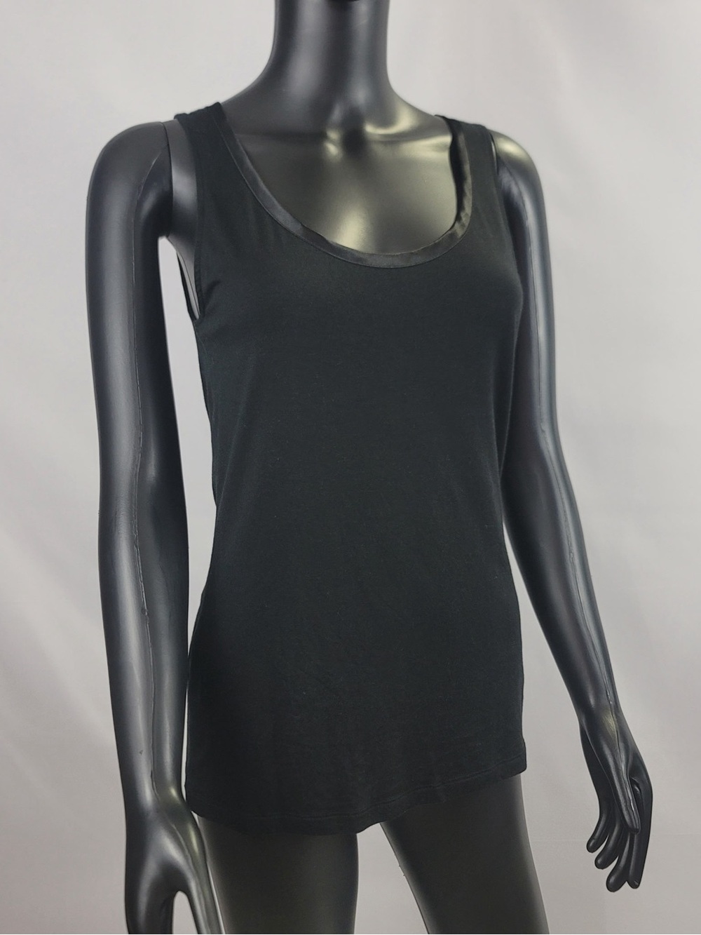 Medium Women's Black Tank Top - Classic Scoop Neck